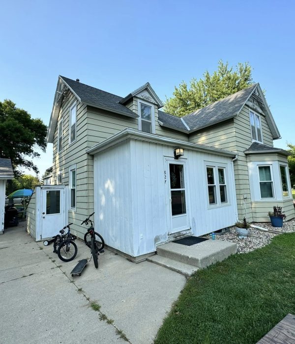 Before Windows, doors and siding services by Custom Windows Plus in Allendorf, IA.